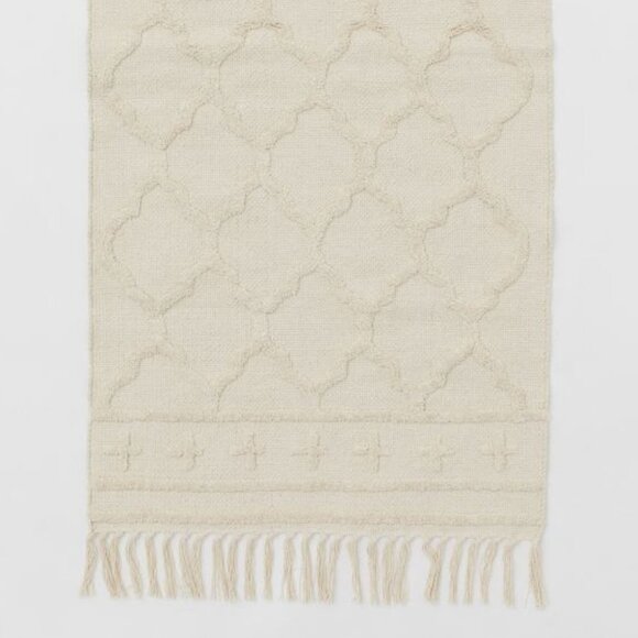 H&M Home Rectangular Tasseled Rug Light Beige 28X55 - Picture 5 of 7